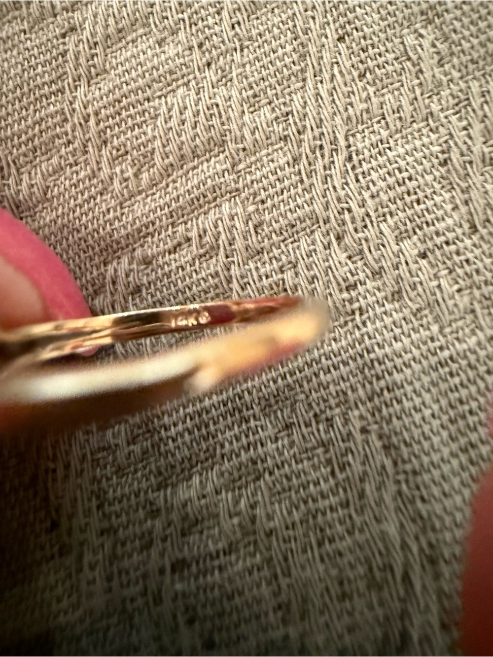 Dropped Price! Vintage 14KT Gold Ring with Ruby Stone Surrounded by Tiny Pearls. - Picture 3 of 4